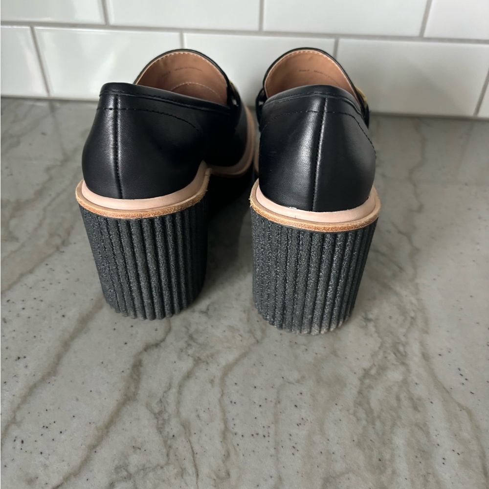 Dolce Vita Black Leather Platform Loafers with Gold Chain size 7 - Picture 5 of 6